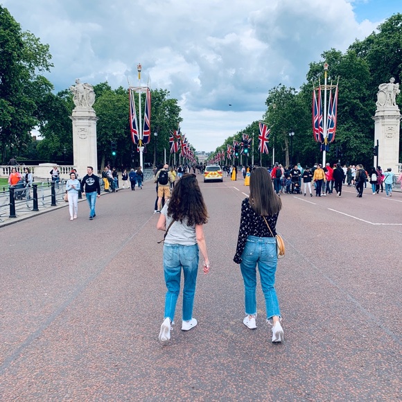 Meet your Posher, Justina - Picture 2 of 2